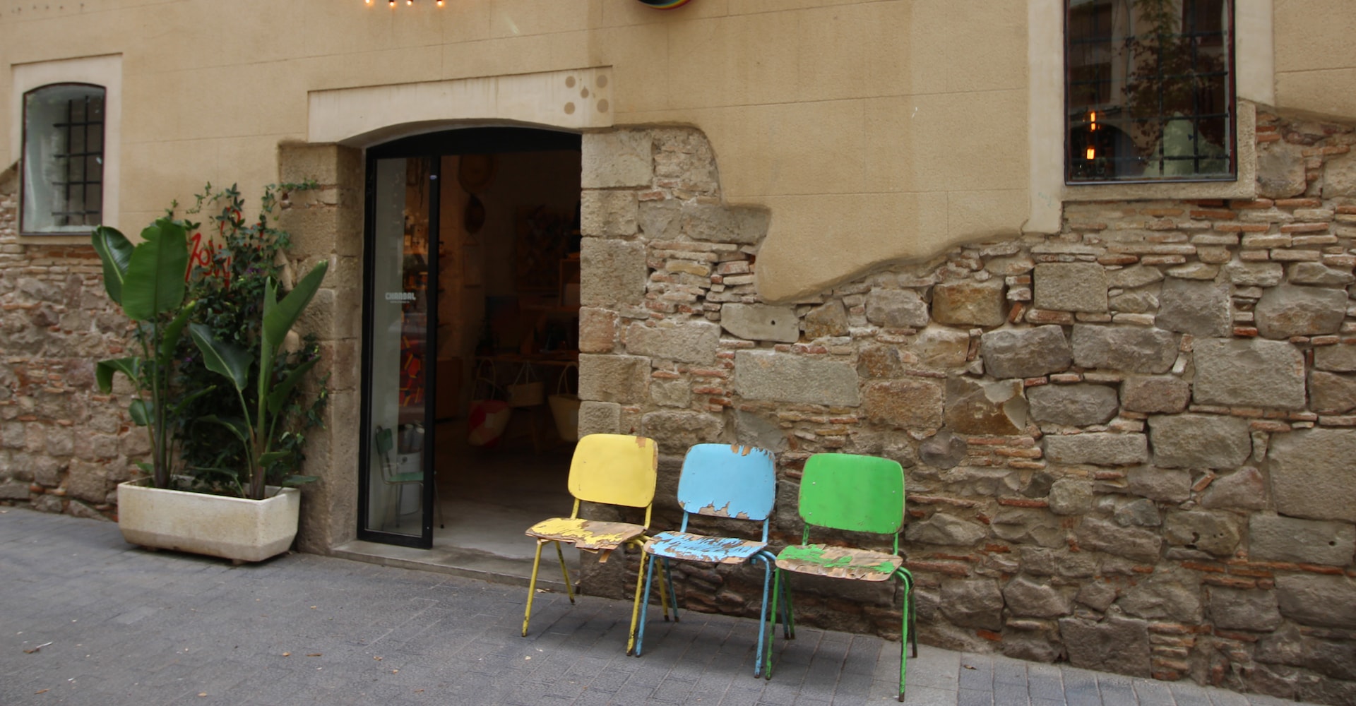 La Nostra Ciutat Find Us